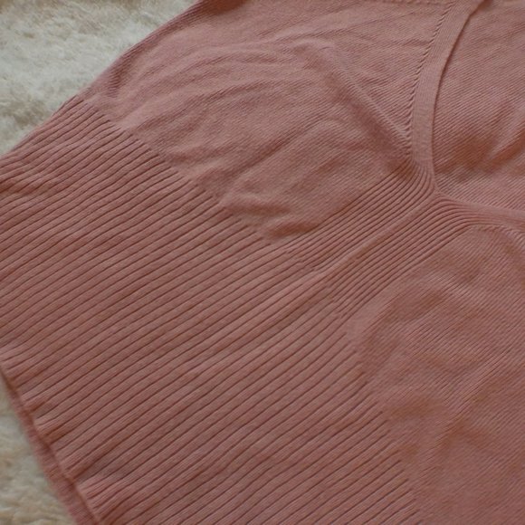 Light Pink Knitted Cropped Tank Top - Picture 2 of 3